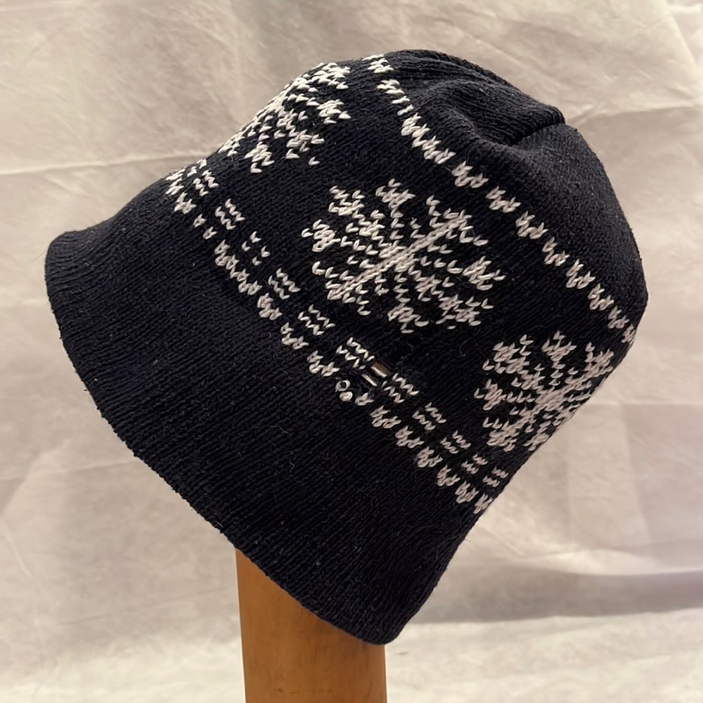 Beanie hat with snowflakes